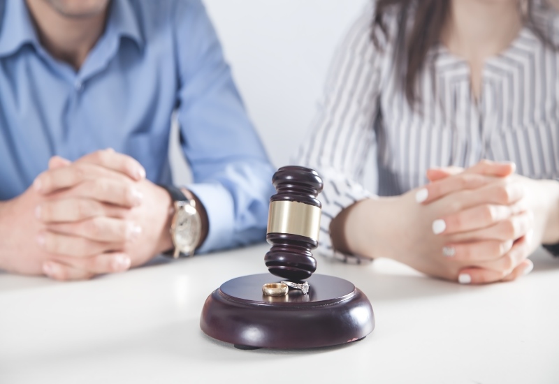A couple meeting with a divorce lawyer discussing mediation & family law legal options in Tucson, AZ